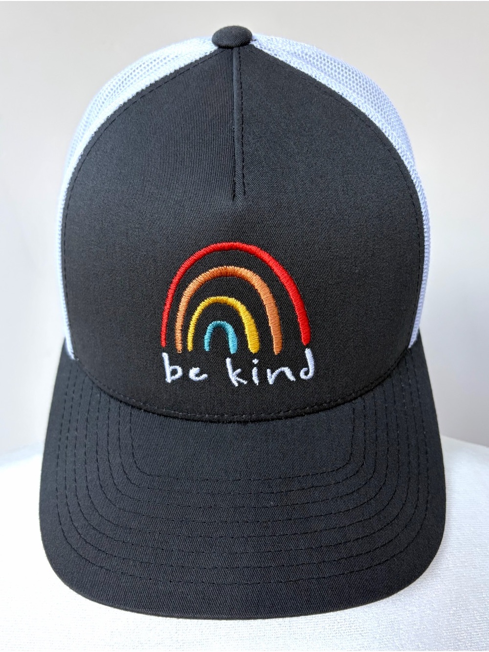 Trucker Hat / Baseball Cap with be kind Embroidered Rainbow
